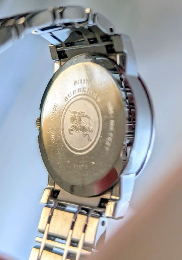希少 BURBERRY レディース腕時計 ダイヤモンド 装飾 おしゃれ