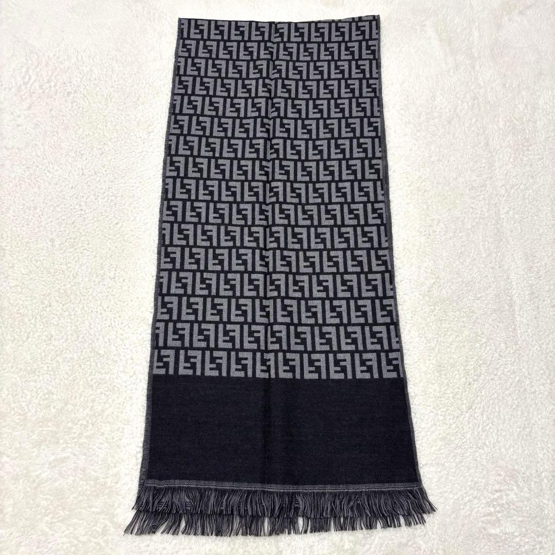 FENDI フェンディ ズッカ柄 マフラー ウール 総柄 グレー × ブラック
