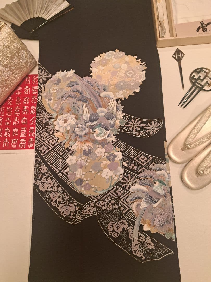 美品❇️手描友禅　刺繍　黒留め袖 　 比翼仕立て　５つ紋　フルセット
