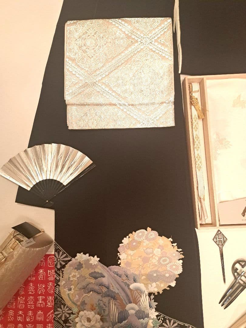 美品❇️手描友禅　刺繍　黒留め袖 　 比翼仕立て　５つ紋　フルセット