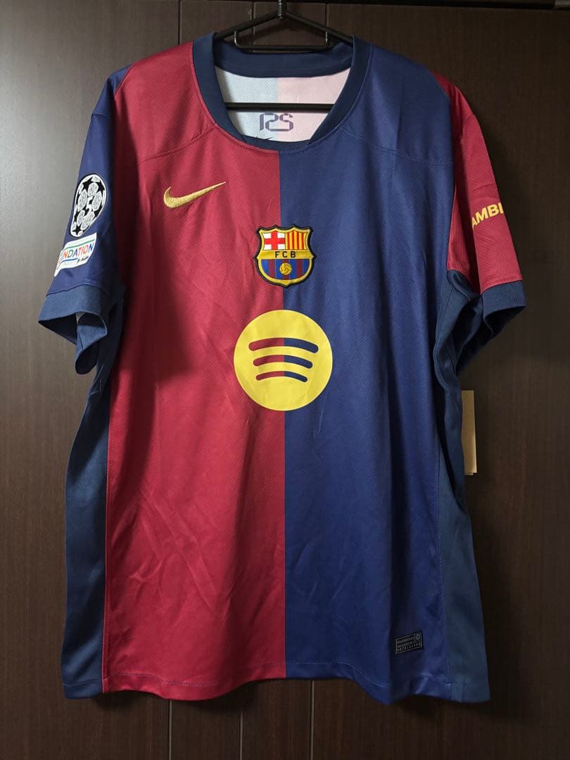 ラミンヤマル　バルセロナ　ユニフォーム