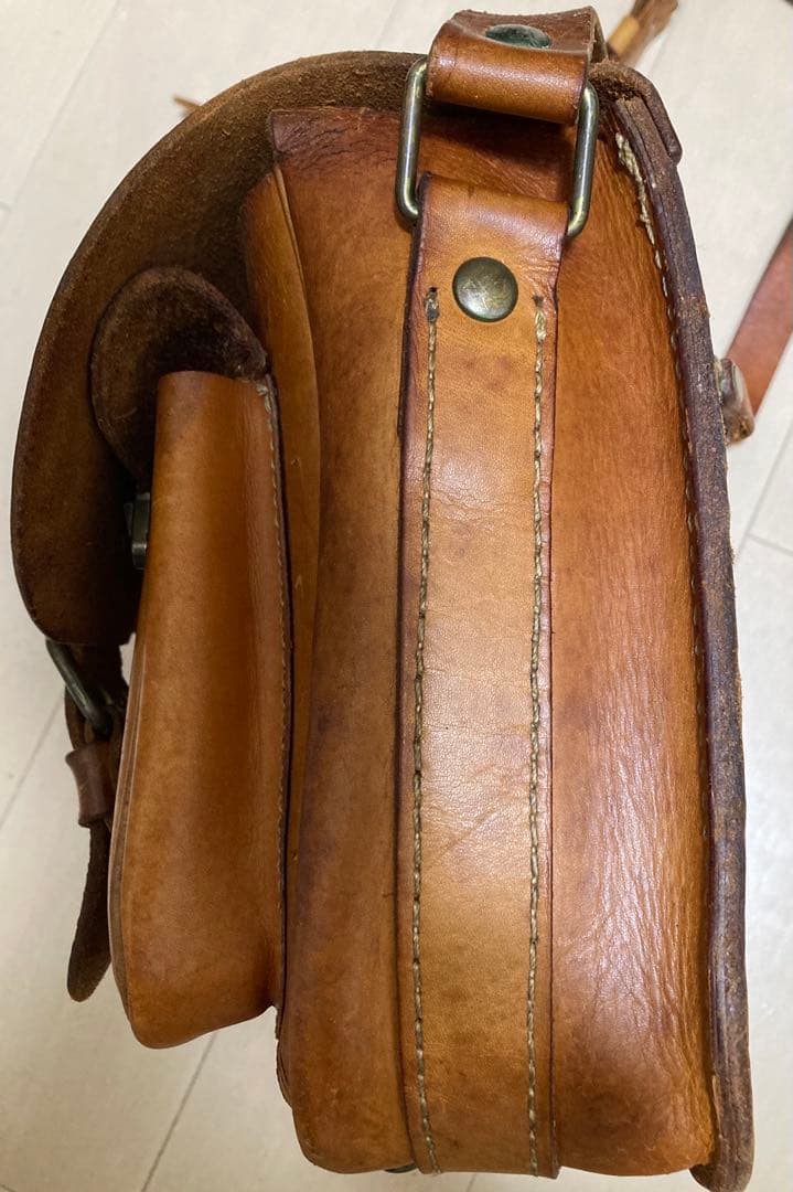 HERZ レザーショルダーバッグ ブラウン