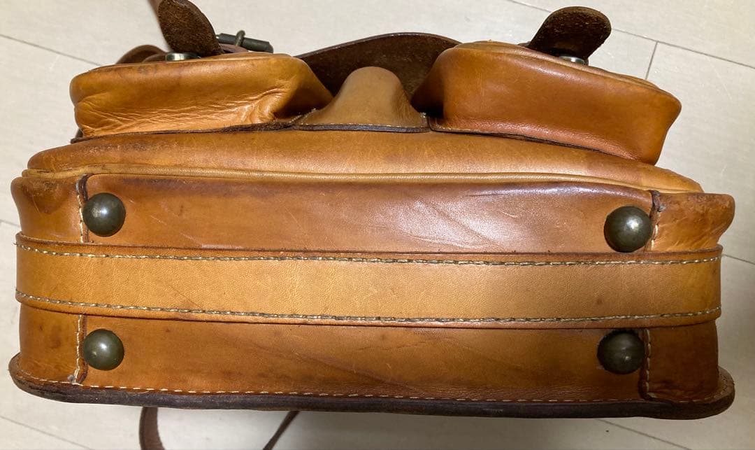 HERZ レザーショルダーバッグ ブラウン