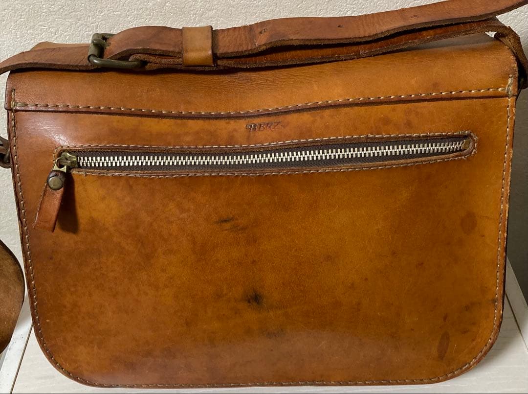 HERZ レザーショルダーバッグ ブラウン