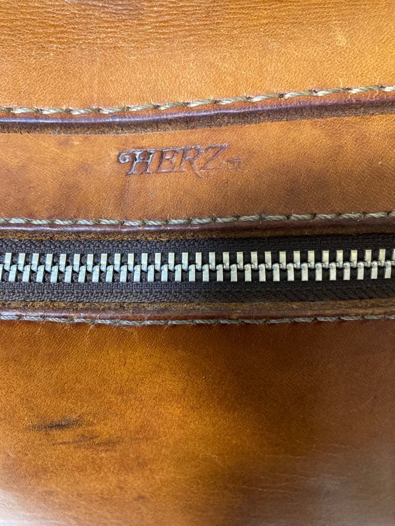 HERZ レザーショルダーバッグ ブラウン