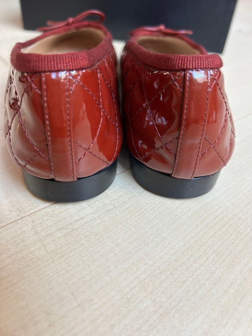 CHANEL 赤 フラットシューズ