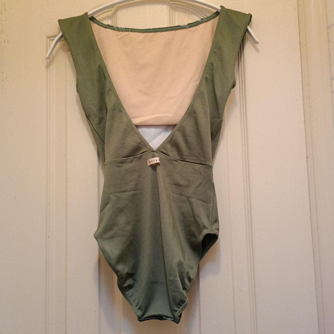 美品 stina スティナ オリーブグリーン レオタード S
