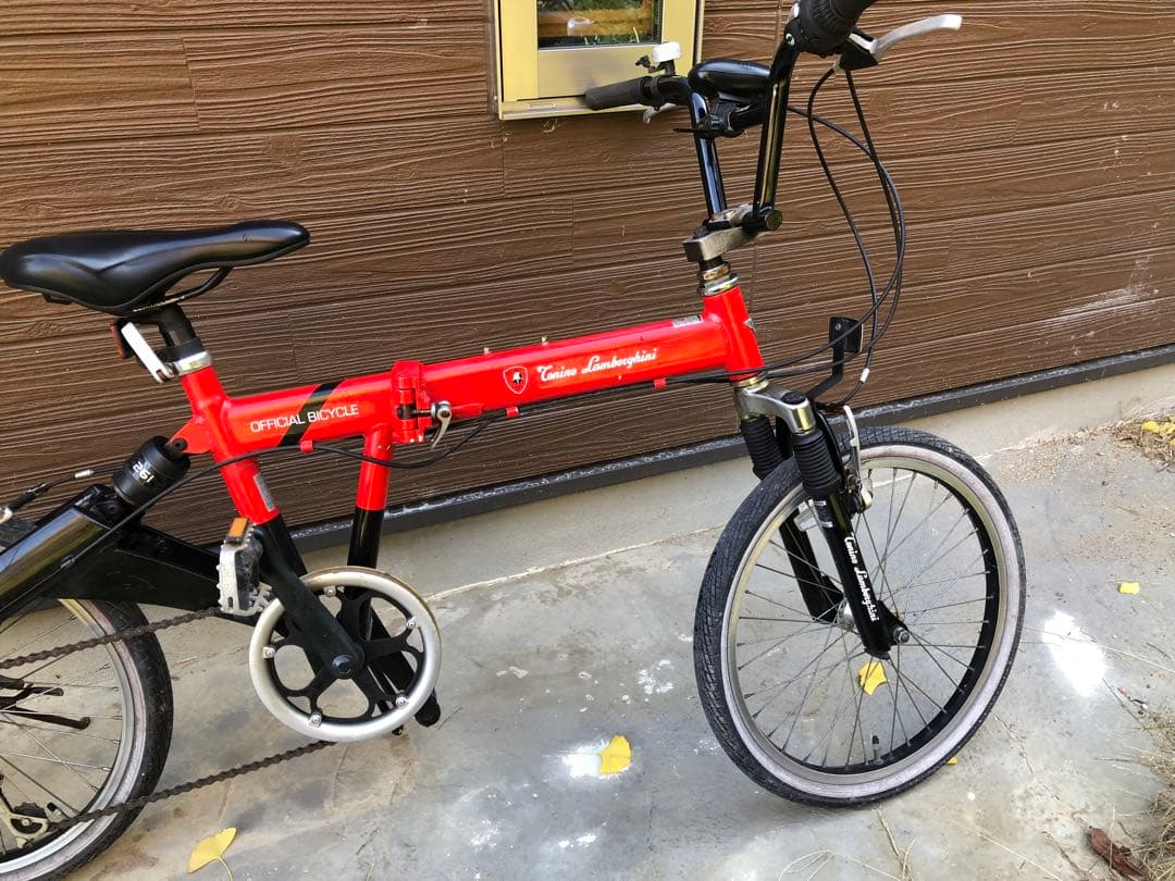 赤い折りたたみ自転車 オフィシャルサイクル