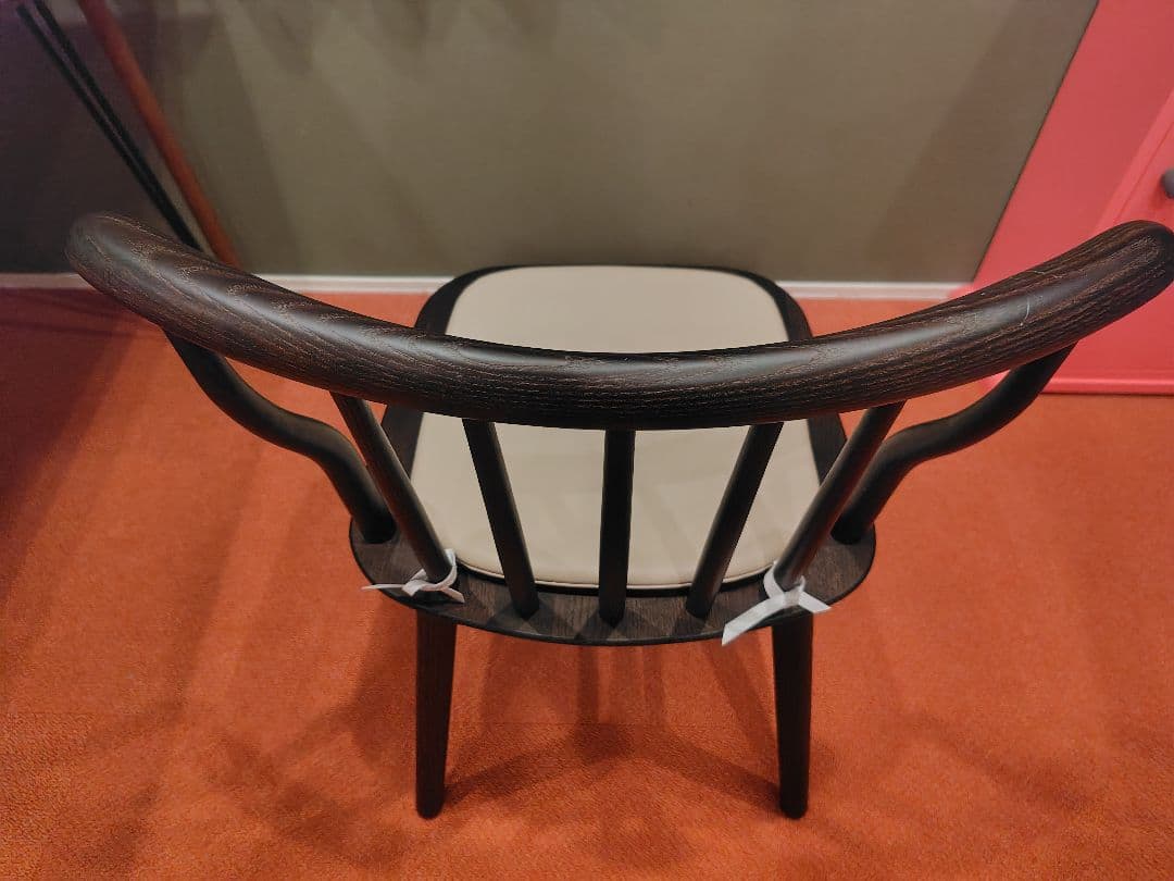 ダイニングチェア　FLYMEe BASIC　革製クッション付き