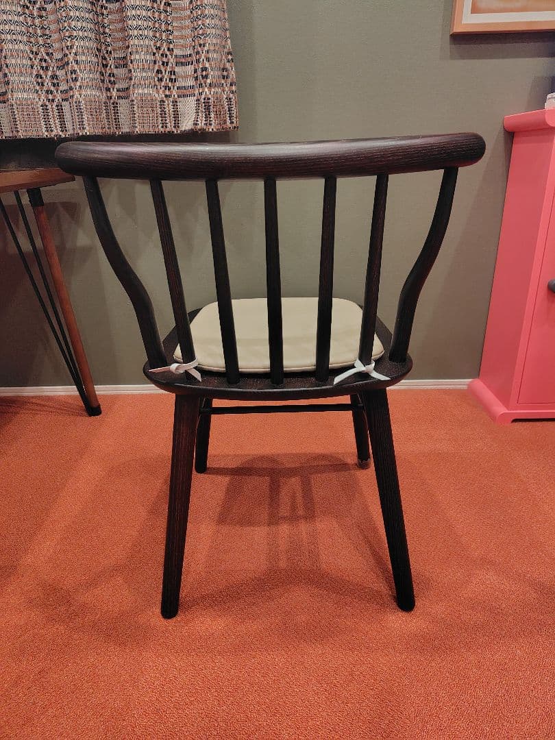 ダイニングチェア　FLYMEe BASIC　革製クッション付き