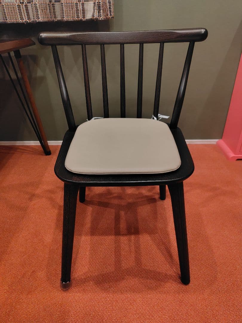 ダイニングチェア　FLYMEe BASIC　革製クッション付き