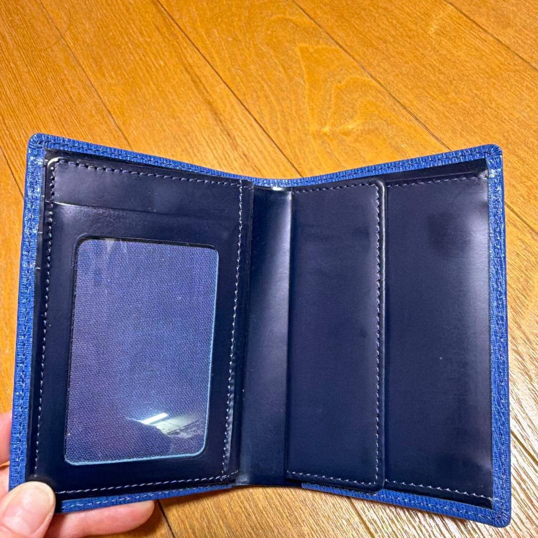 BURBERRY 二つ折り財布 青