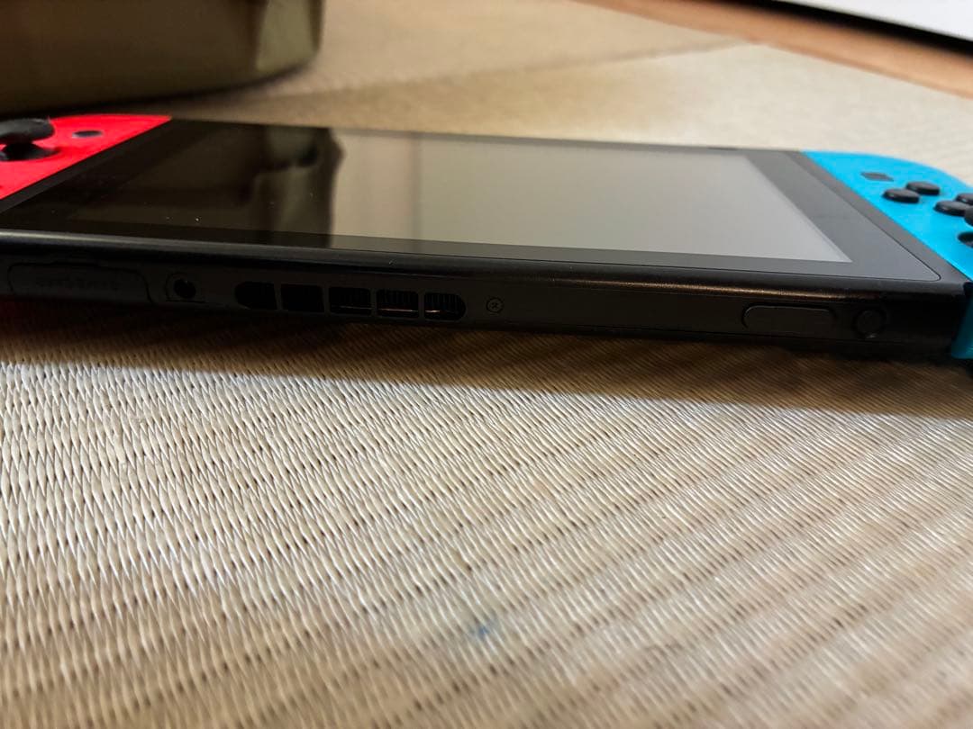 ニンテンドーSwitch 本体　コントローラー×2セット！