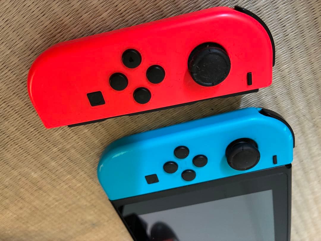 ニンテンドーSwitch 本体　コントローラー×2セット！