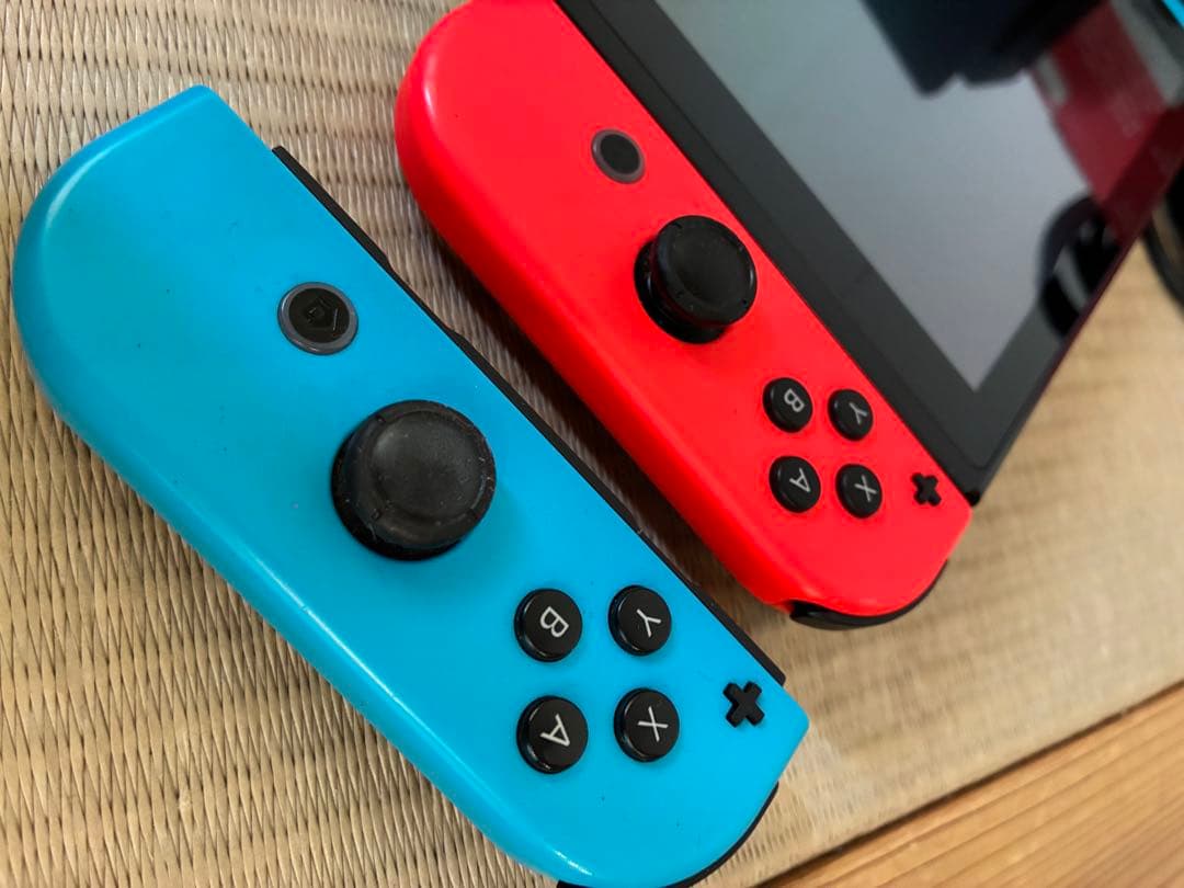ニンテンドーSwitch 本体　コントローラー×2セット！