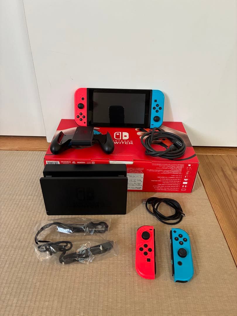 ニンテンドーSwitch 本体　コントローラー×2セット！