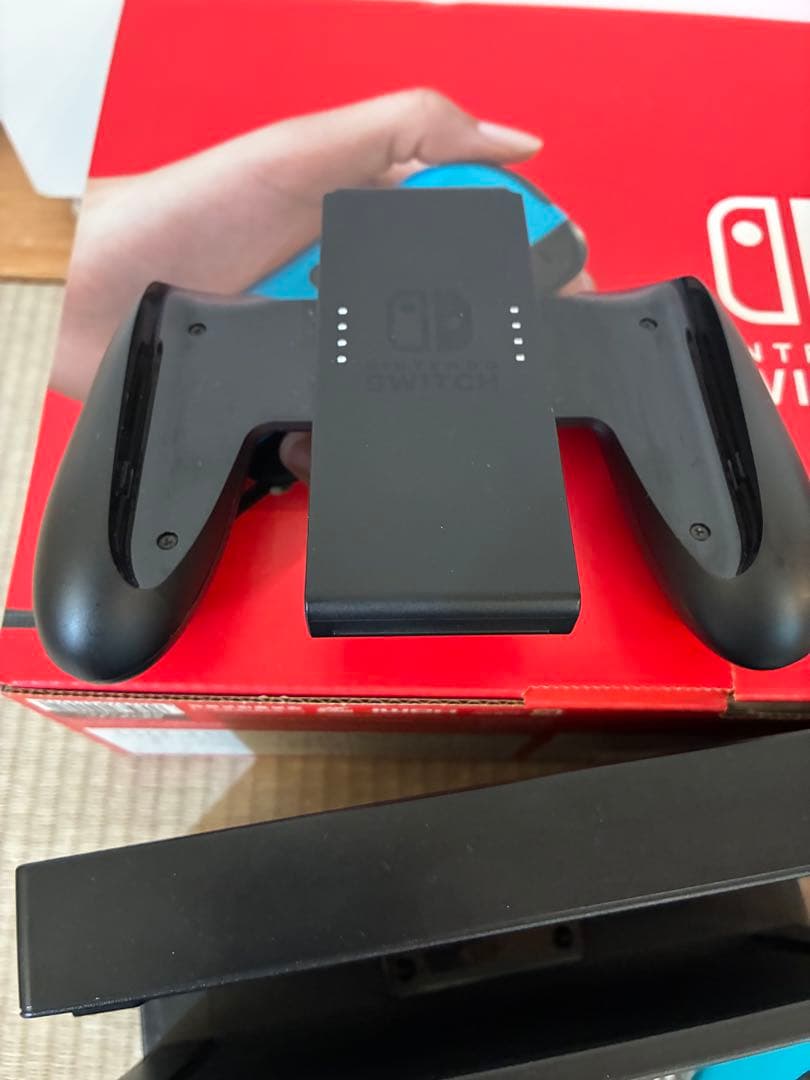 ニンテンドーSwitch 本体　コントローラー×2セット！