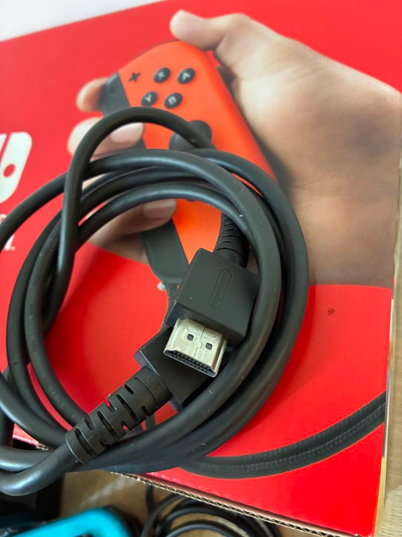 ニンテンドーSwitch 本体　コントローラー×2セット！