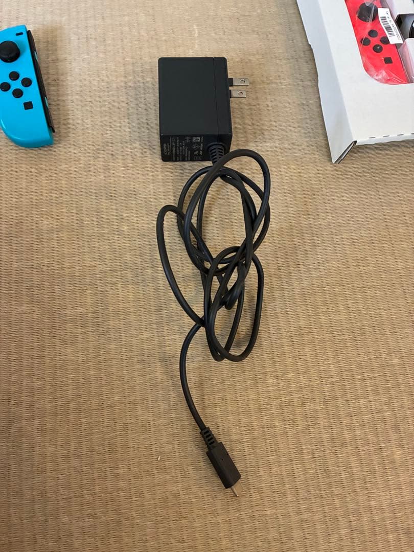 ニンテンドーSwitch 本体　コントローラー×2セット！