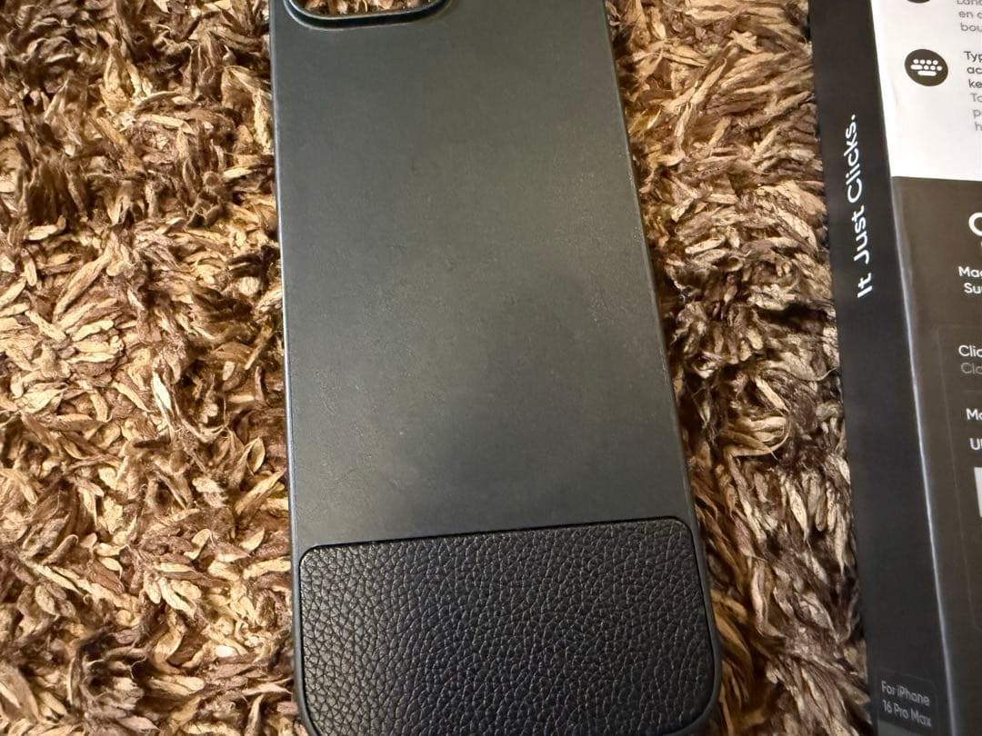 Clicks iPhone 16 Pro max ブラック