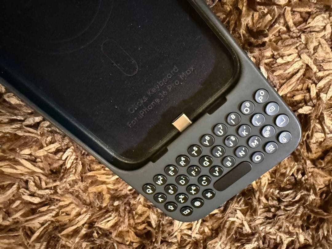 Clicks iPhone 16 Pro max ブラック