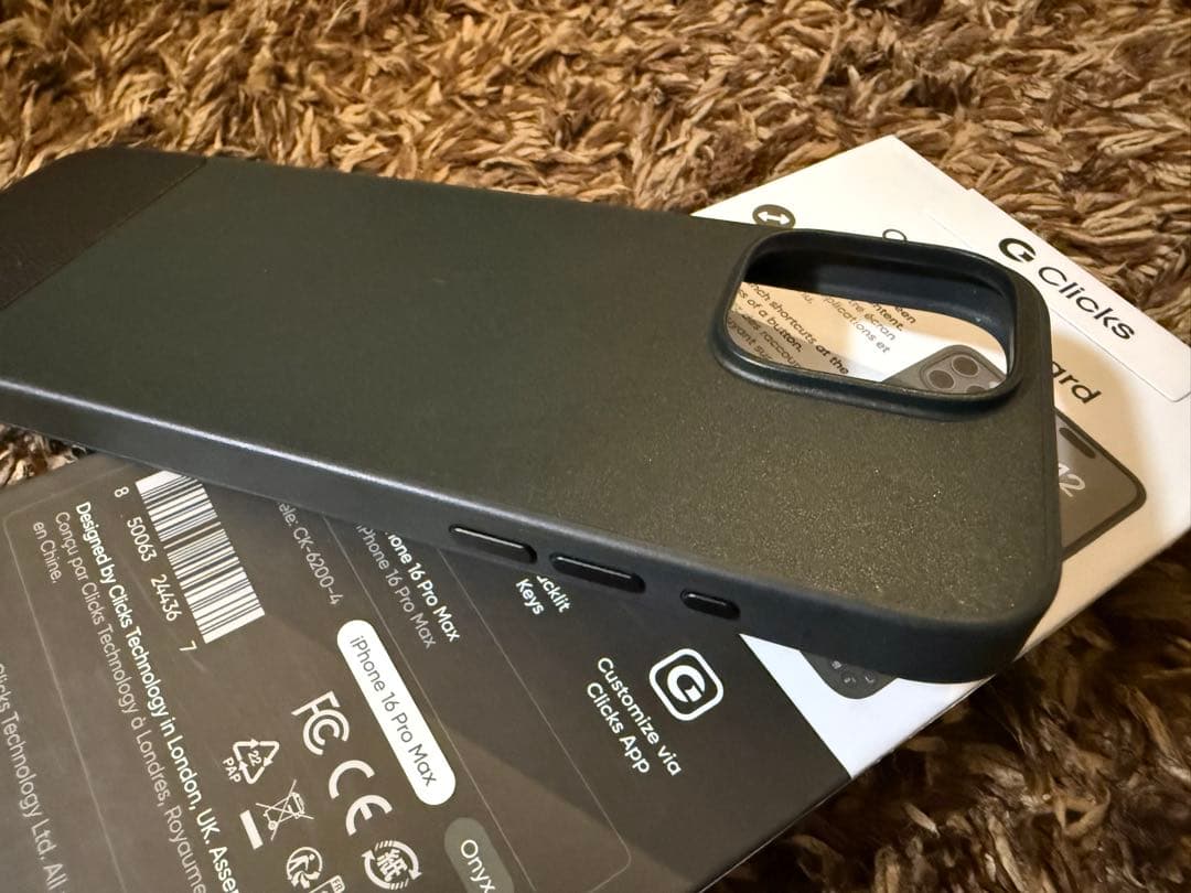 Clicks iPhone 16 Pro max ブラック