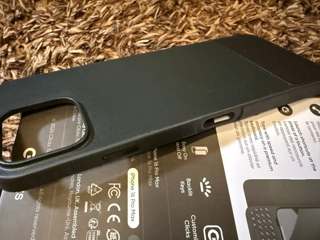 Clicks iPhone 16 Pro max ブラック