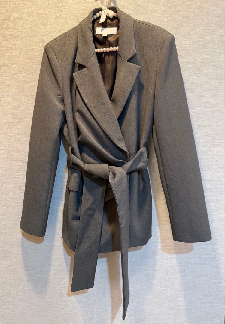 今季新作完売品♡ZARA肩パッド入りベルト付きブレザー