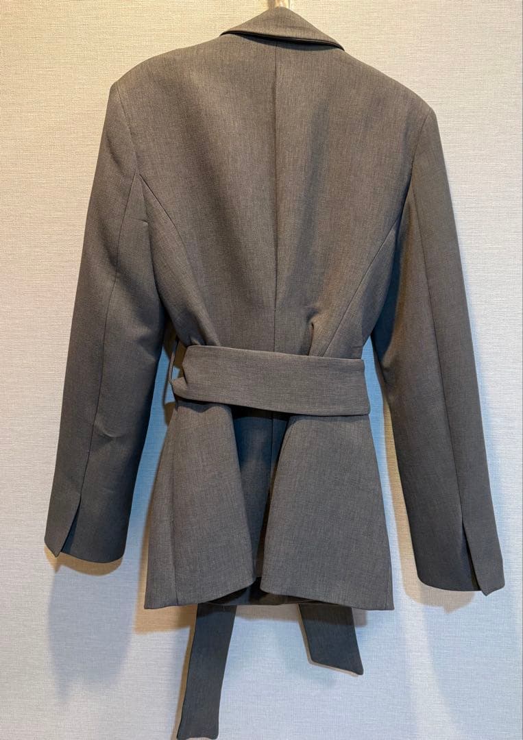 今季新作完売品♡ZARA肩パッド入りベルト付きブレザー