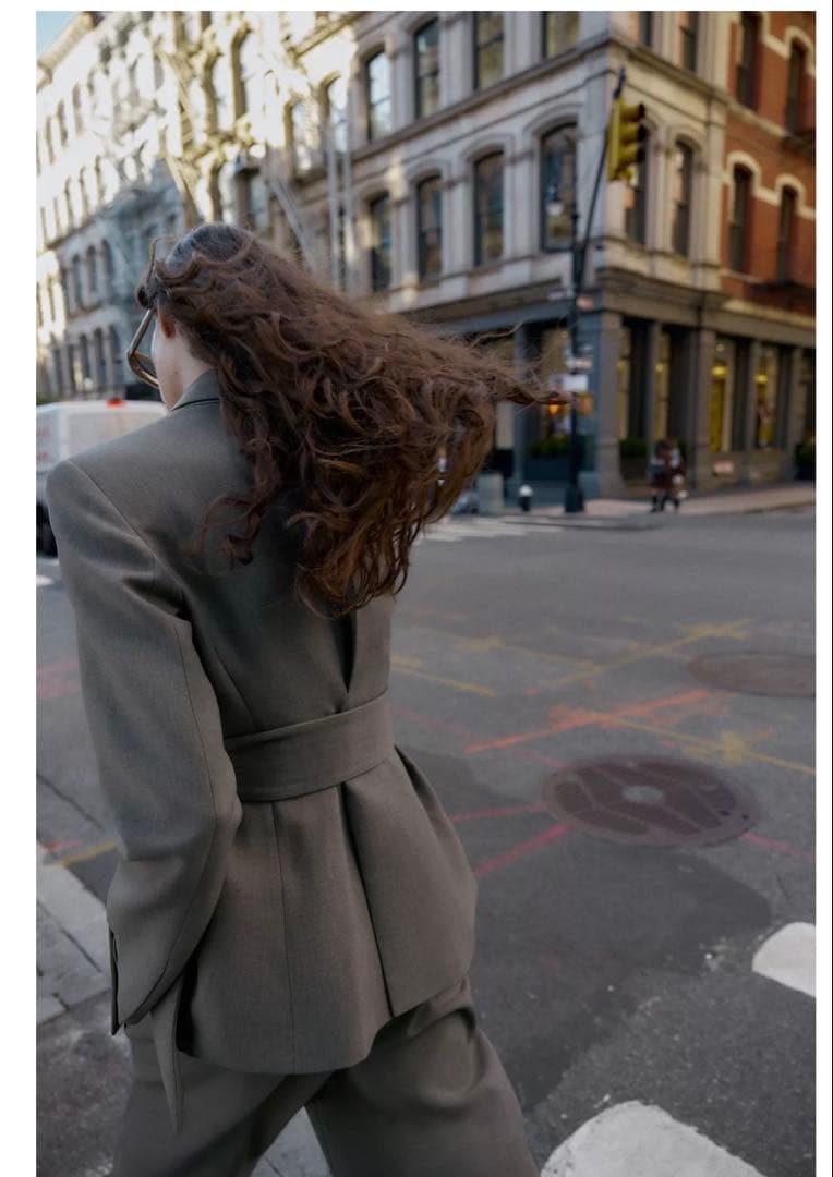 今季新作完売品♡ZARA肩パッド入りベルト付きブレザー