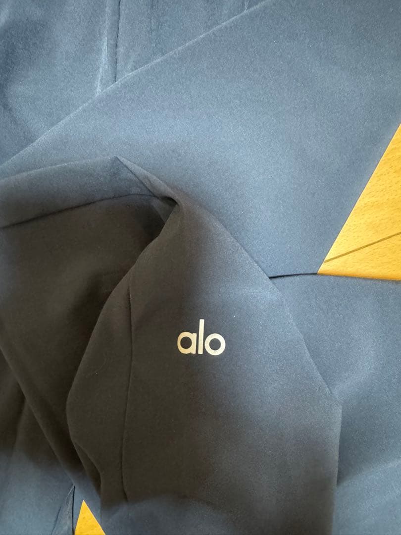 公式オンライン　新品未使用　alo yogaアロヨガ　トラウザー　XXS