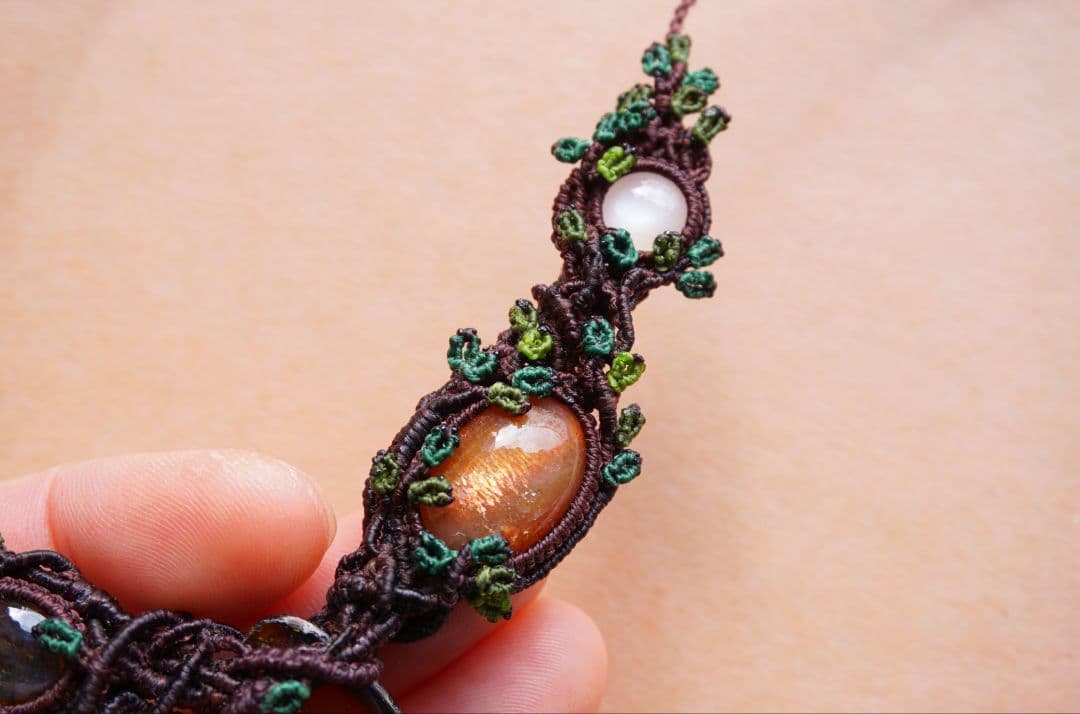 《森の人の贈り物》メキシコ産アンバー　マクラメ　ネックレス