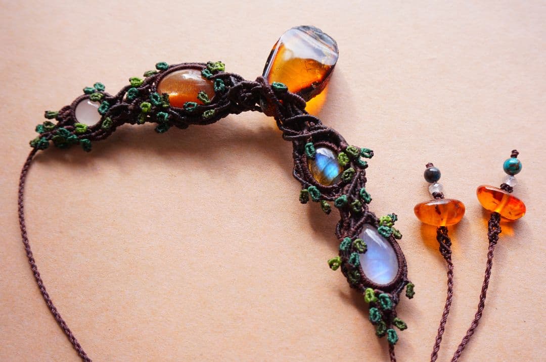 《森の人の贈り物》メキシコ産アンバー　マクラメ　ネックレス