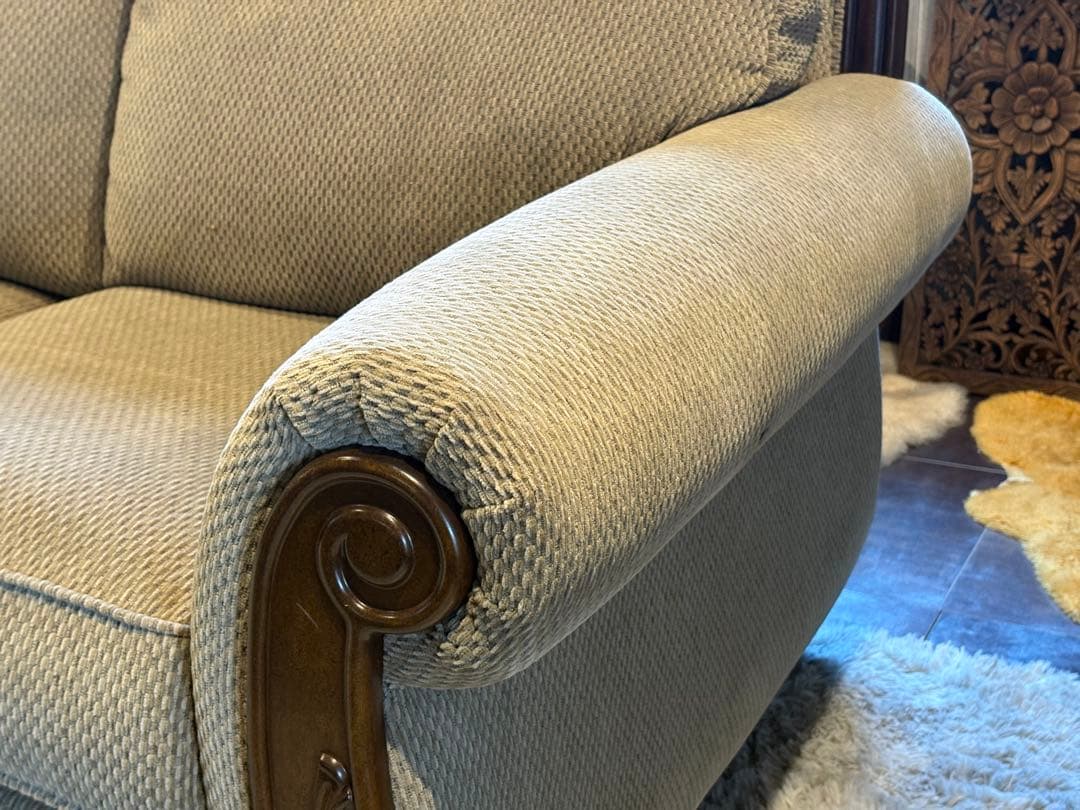 Ashley アシュレイ　二人掛け　ソファ　アームソファ　ヨーロピアン　IZZ