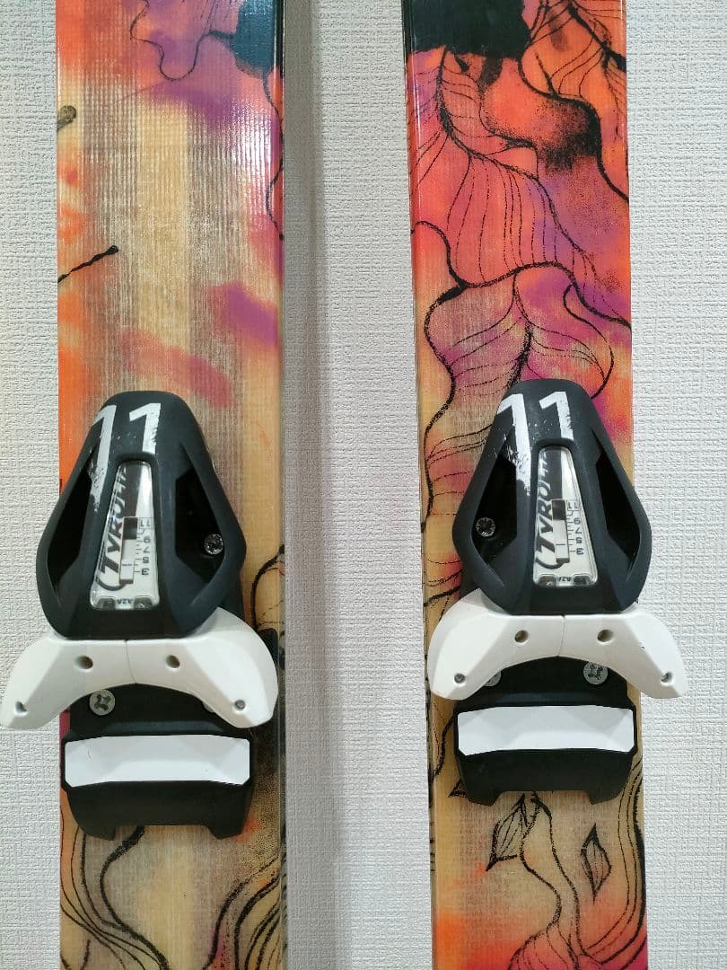 Line 花柄スキー板 ビンディング付き