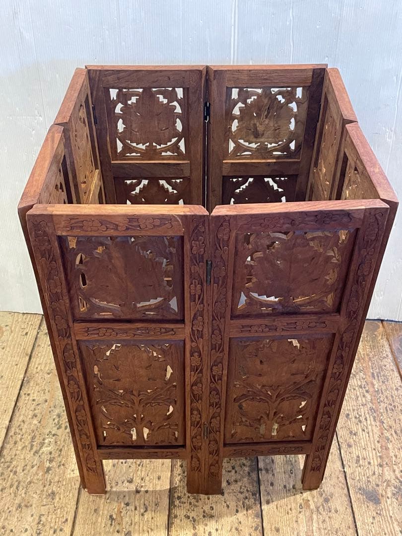 サイドテーブル　木製　木彫　アンティーク　住まい　机　美術品　工芸品