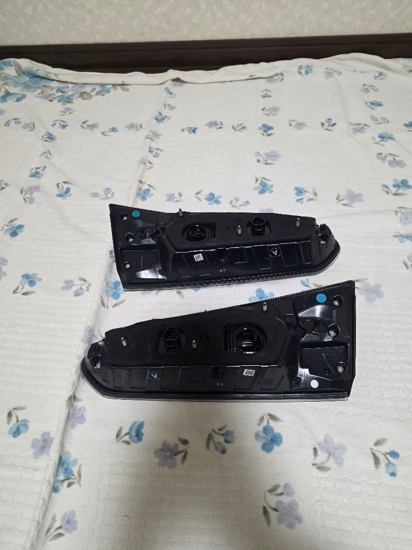 TOYOTA　カローラクロス　テールランプ一式