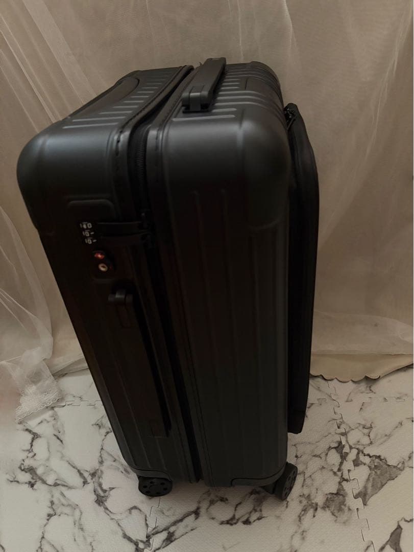 リモワRIMOWA ⭐︎キャリーケース⭐︎ブラック⭐︎機内持ち込みサイズ ⭐︎