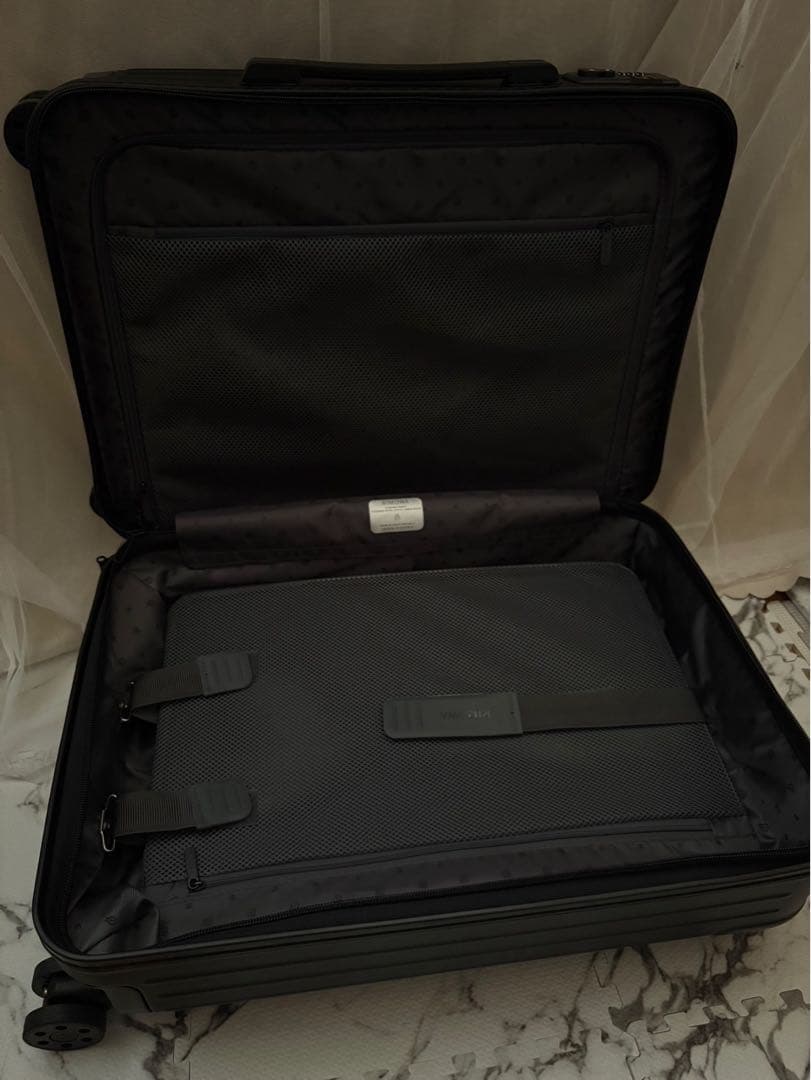 リモワRIMOWA ⭐︎キャリーケース⭐︎ブラック⭐︎機内持ち込みサイズ ⭐︎