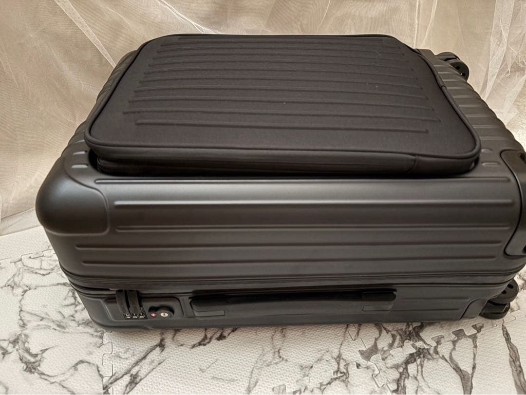 リモワRIMOWA ⭐︎キャリーケース⭐︎ブラック⭐︎機内持ち込みサイズ ⭐︎