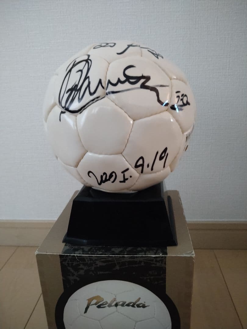 ラモス瑠偉　直筆サインボール　2001年