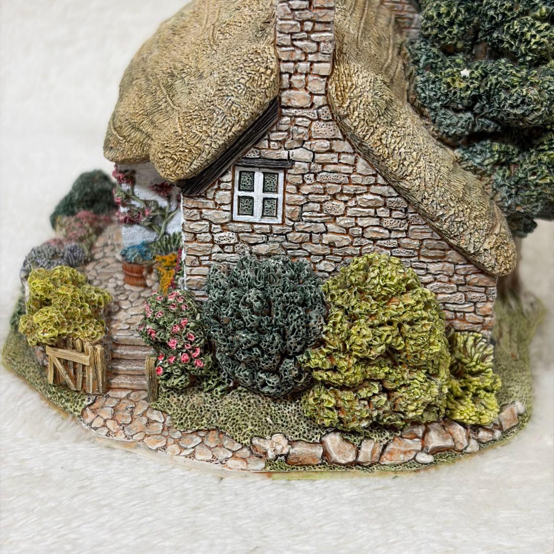 Lilliput Lane OLD MOTHER HUBBARD’S ミニチュア