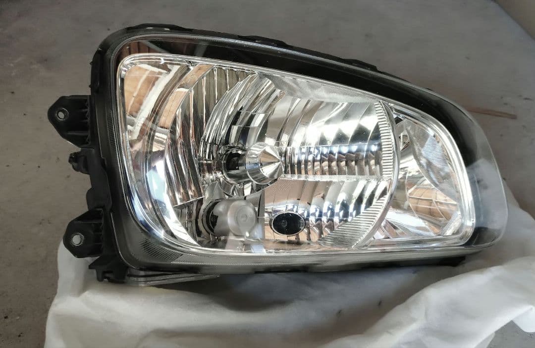 日野　プロフィア　右ヘッドライト