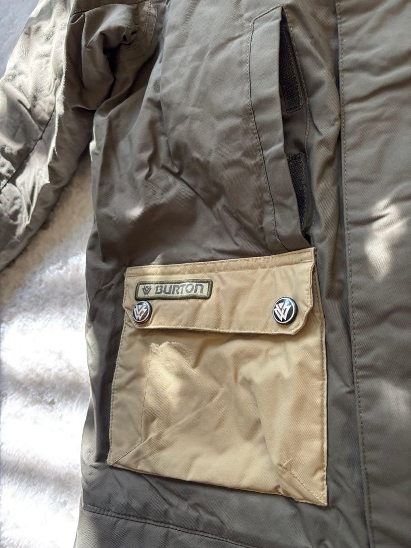 子ども用スノーボードウェア　（緑・茶）