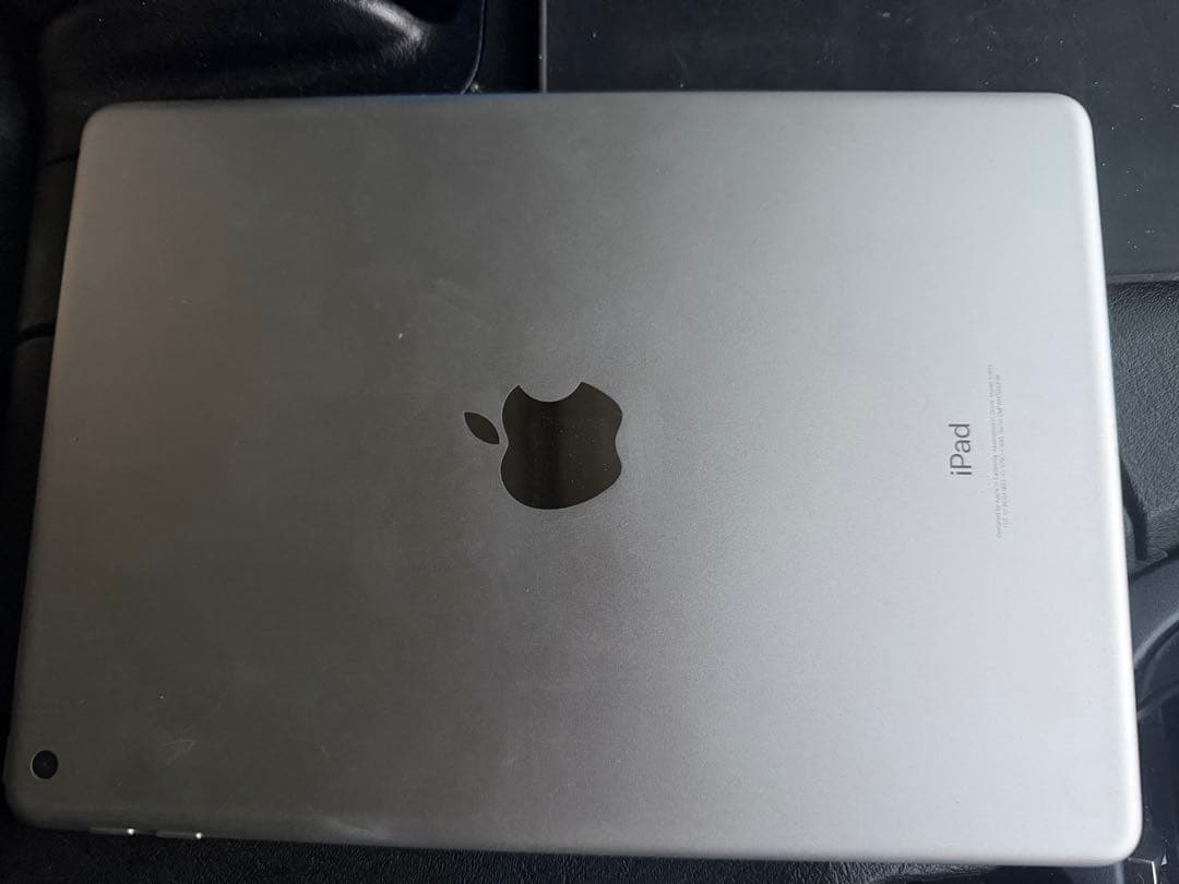 Apple iPad シルバー　第6世代