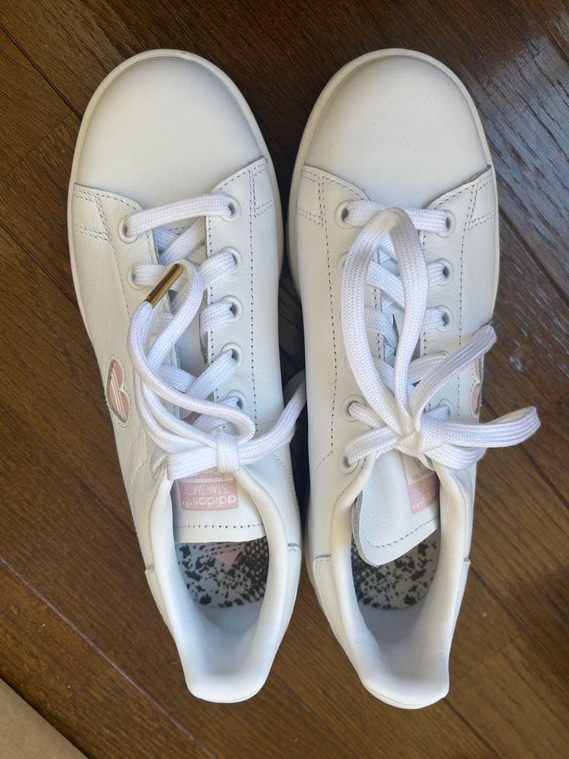 【美品】　adidas スタンスミス ホワイト レザースニーカー　ピンクハート