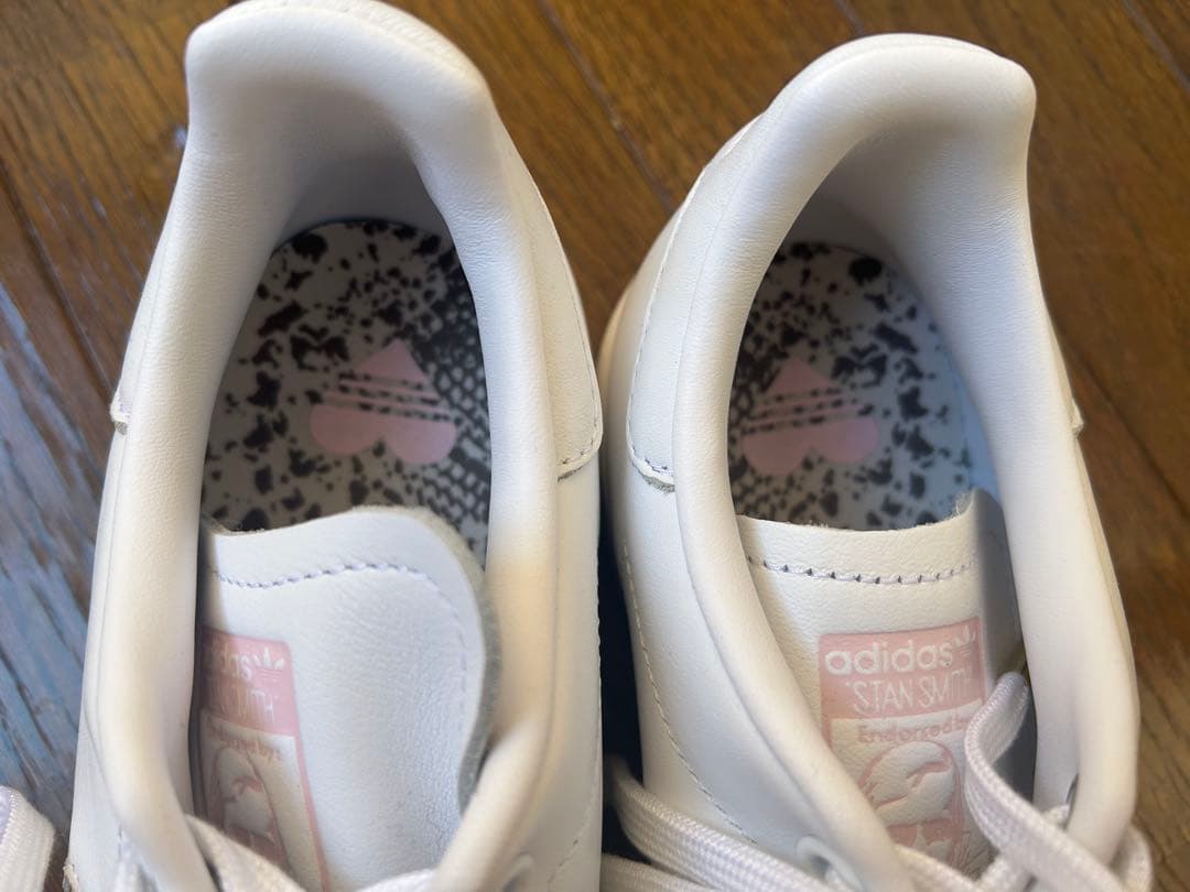 【美品】　adidas スタンスミス ホワイト レザースニーカー　ピンクハート