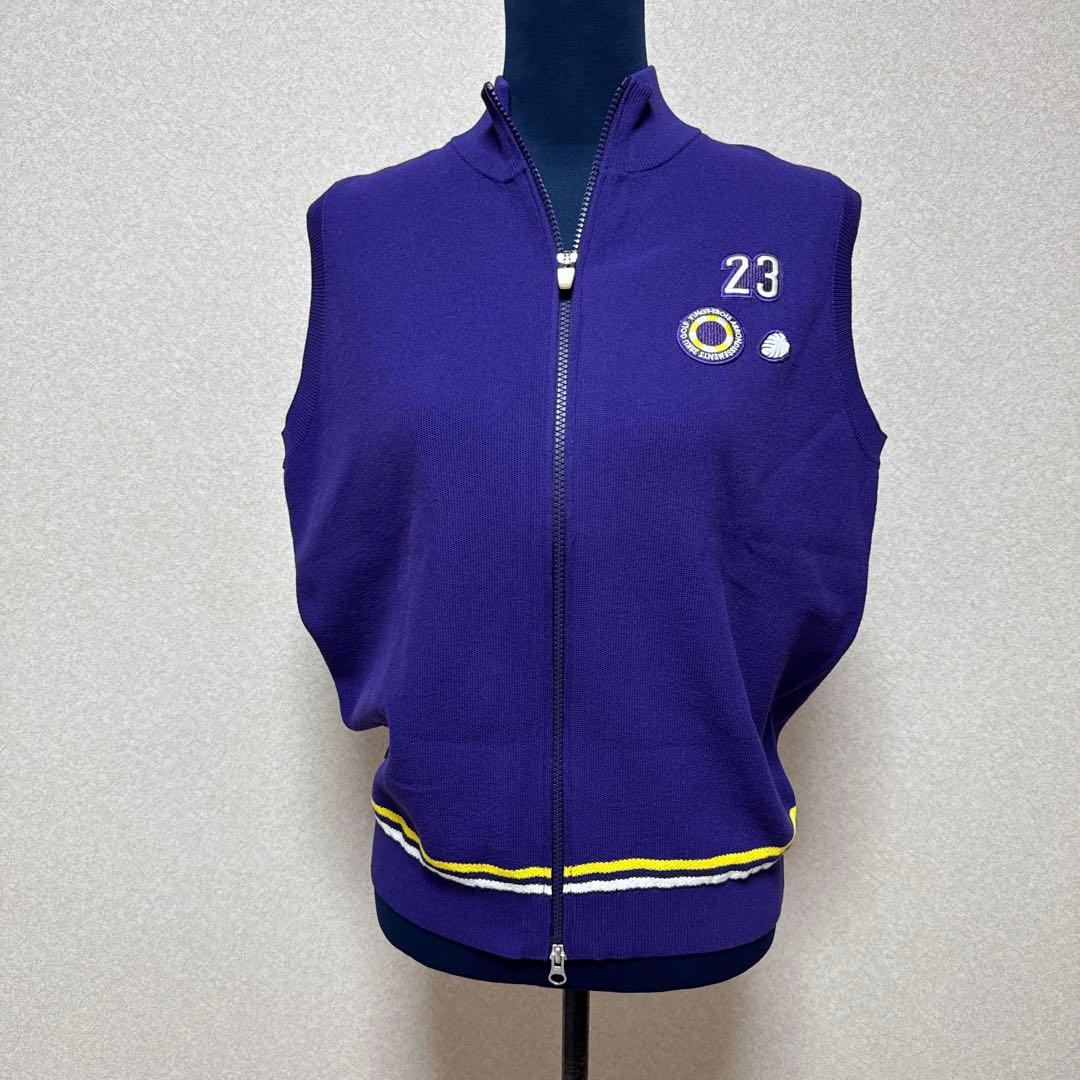 【新品タグ付】23区ゴルフ・ジップアップ　ベスト　パープル　ワッペン付　L