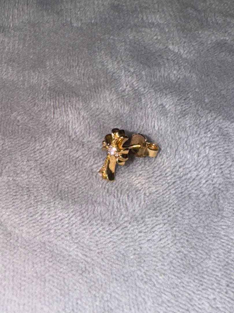 CHクロスベビーファットスタッド ピアス 22K withパヴェダイヤモンド