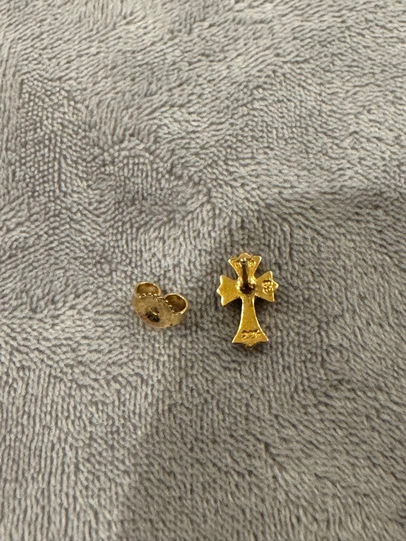 CHクロスベビーファットスタッド ピアス 22K withパヴェダイヤモンド